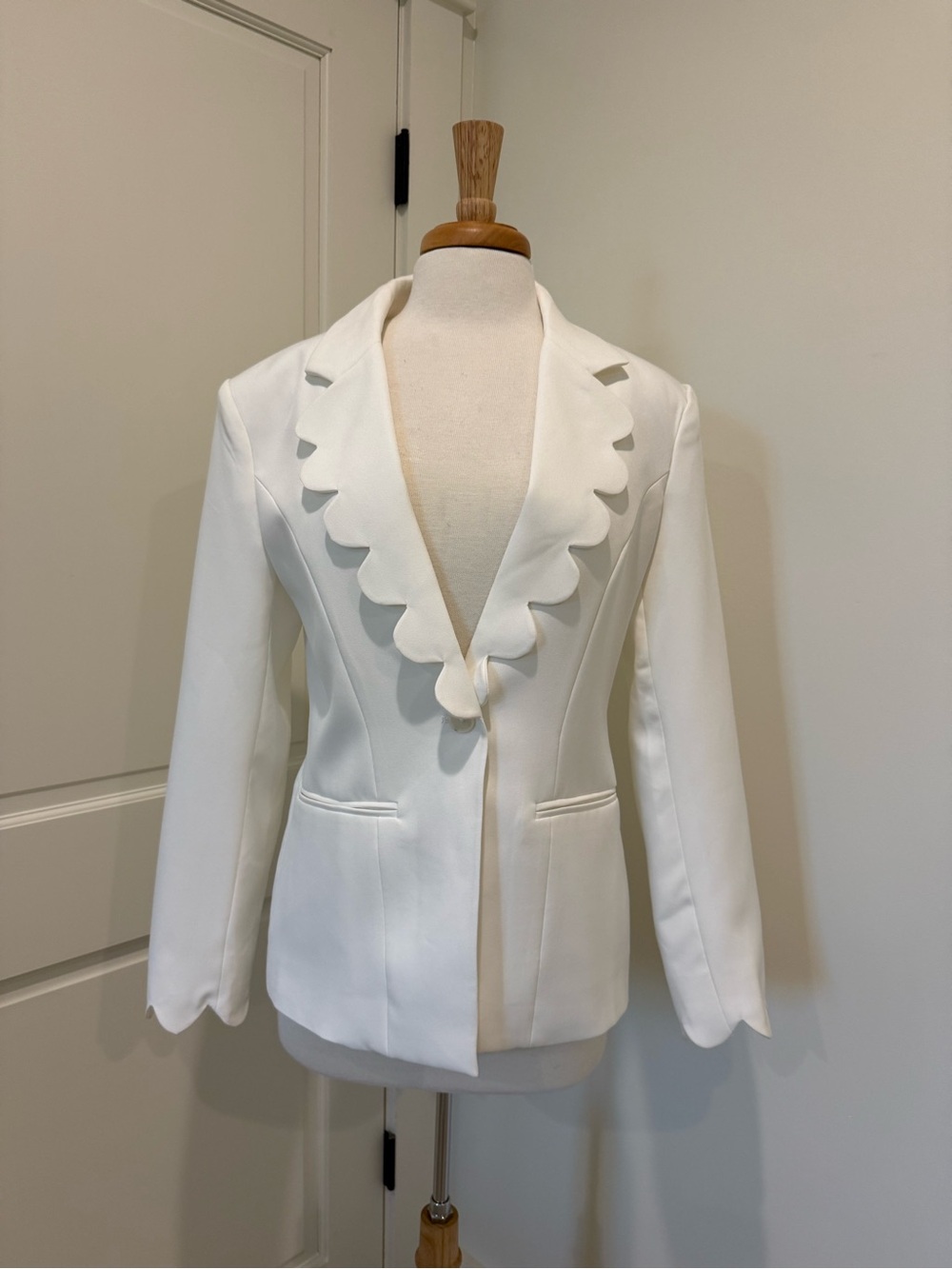 English Factory NWT Women's White Scallop-Trim Blazer